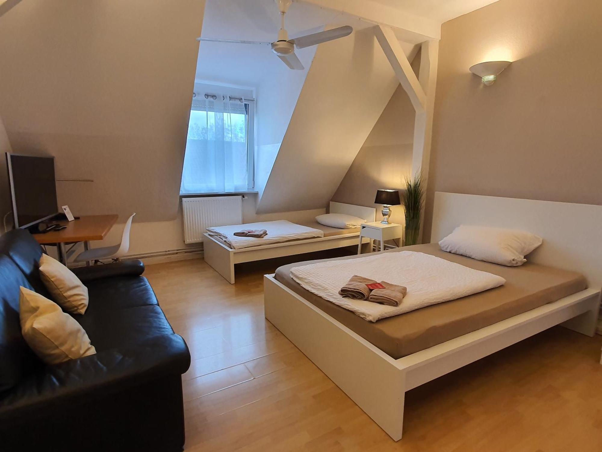 Colodging Mannheim - Private Rooms & Kitchen ภายนอก รูปภาพ