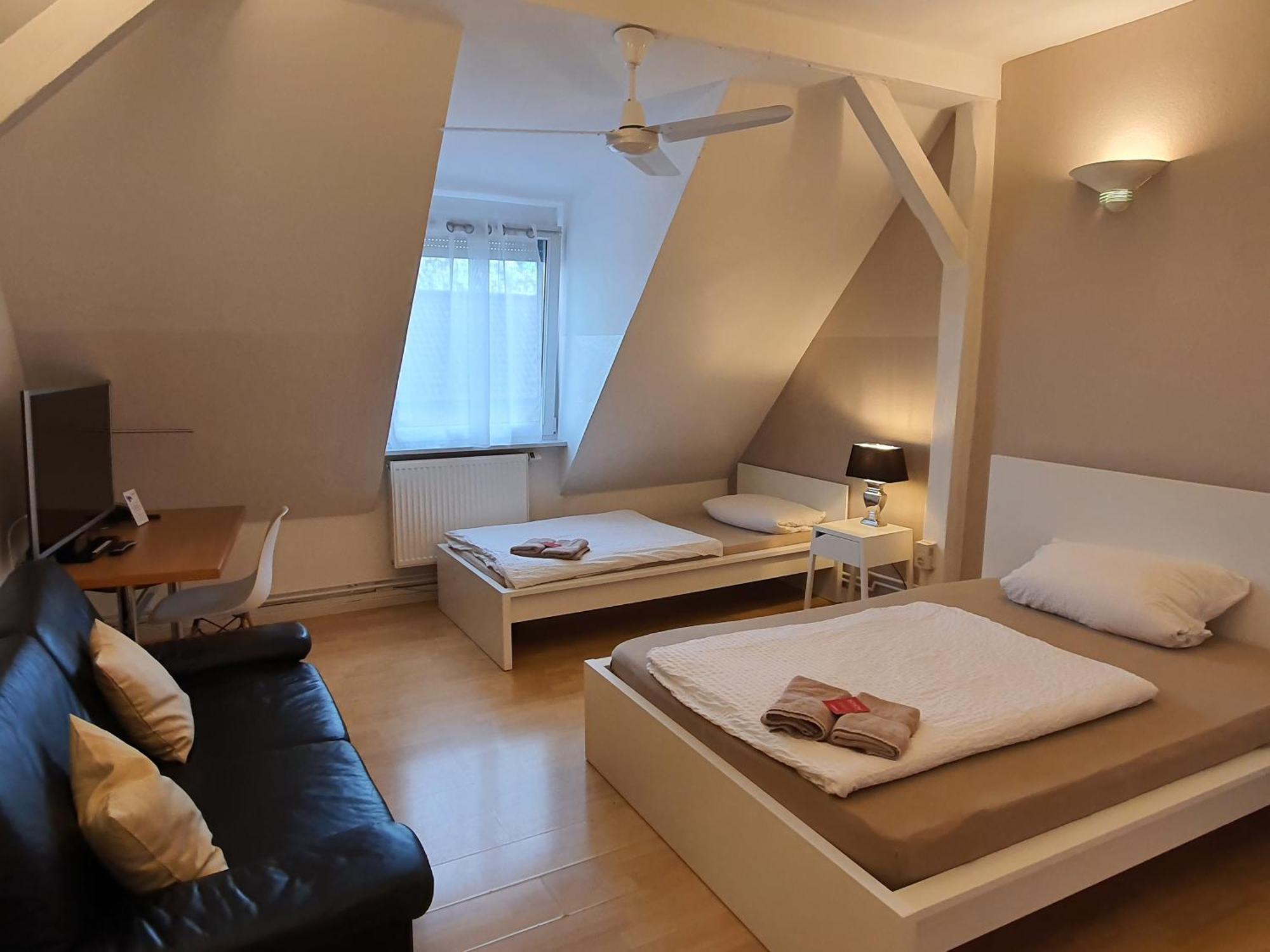 Colodging Mannheim - Private Rooms & Kitchen ภายนอก รูปภาพ