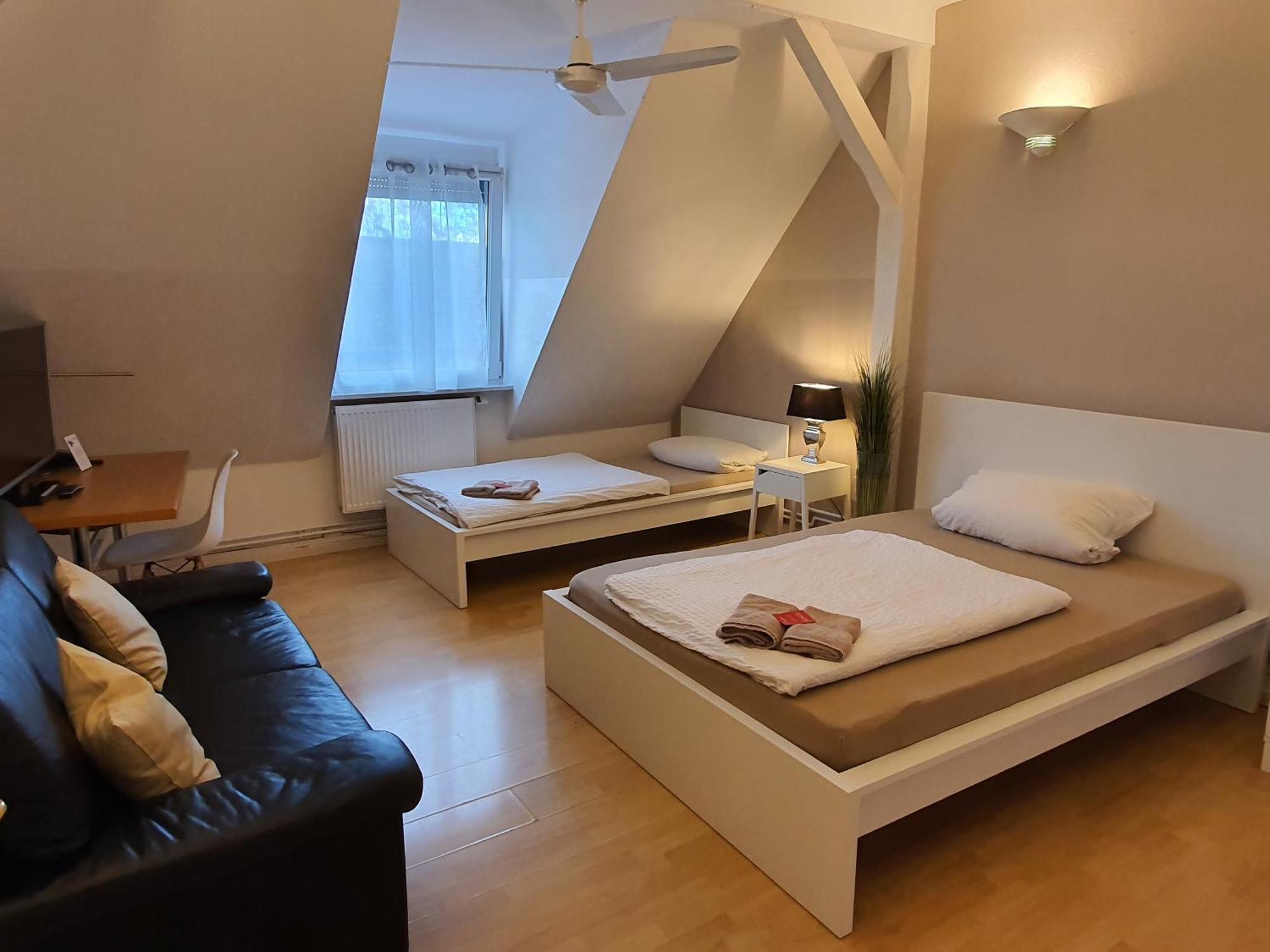 Colodging Mannheim - Private Rooms & Kitchen ภายนอก รูปภาพ